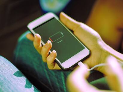 Phone Battery Life Tips to Boost Your Phones Battery Life வேகமா ட்ரை ஆகுதா உங்க செல்போன் பேட்டரி? இதை செய்தால் சரியாகிடும்!