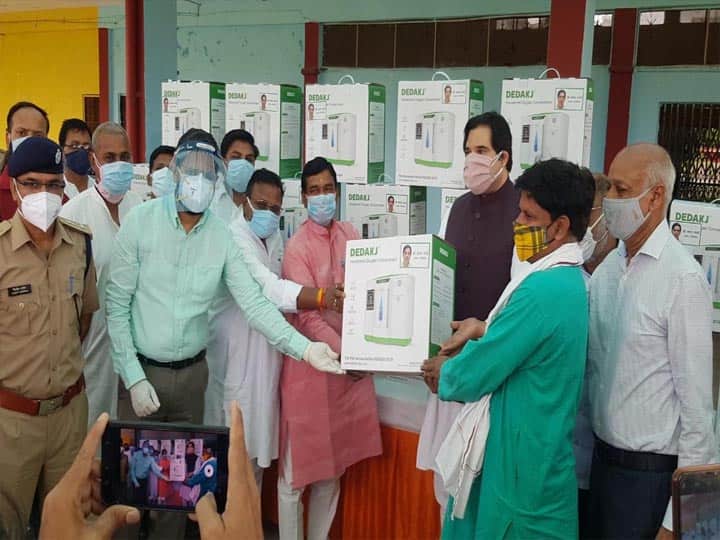 BJP MP Varun Gandhi reached Pilibhit and given oxygen concentrator ann Pilibhit: एक हफ्ते में वरुण गांधी का दूसरा दौरा, प्रशासन को दिये 21 ऑक्सीजन कन्संट्रेटर