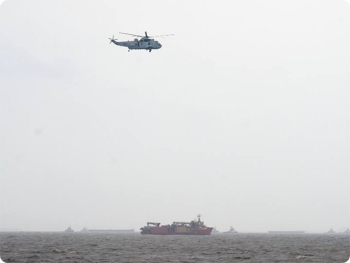 Cyclone Tauktae nearly 93 missing as barge P305 sinks into Arabian Sea चक्रवात ताउते:  नौसेना और तटरक्षक बलों ने दो बजरो से 317 लोगों को बचाया लेकिन 390 अब भी लापता