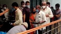 Be Positive : बारामतीत तरुणांकडून दररोज 400 जणांना जेवणाचं वाटप, शासकीय रुग्णालयाबाहेरील गरजूंना मदत