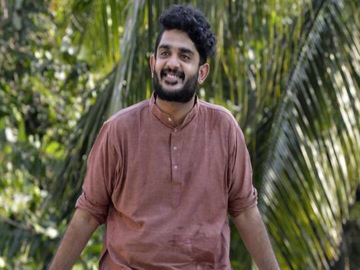 சித் ஸ்ரீராம் சென்னையில் பிறந்தார். அவர் தனது ஒரு வயதில் இருந்தது பெற்றோருடன் கலிபோர்னியாவுக்குச் சென்றார், அவர் ஃப்ரீமாண்டில் வளர்ந்தார்.