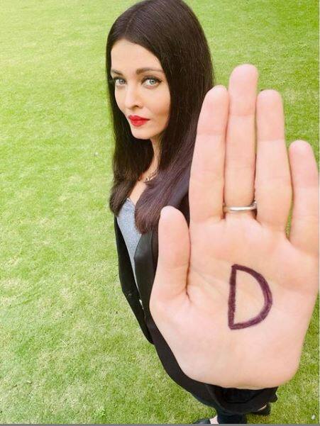 ਬਾਲੀਵੁੱਡ ਦੀ ਖੂਬਸੂਰਤ ਅਦਾਕਾਰਾ ਐਸ਼ਵਰਿਆ ਰਾਏ ਬੱਚਨ (Aishwarya Rai Bachchan) ਭਾਵੇਂ ਅੱਜ ਕੱਲ੍ਹ ਫਿਲਮਾਂ ਵਿੱਚ ਘੱਟ ਦਿਖਾਈ ਦੇ ਰਹੀ ਹੈ, ਪਰ ਉਨ੍ਹਾਂ ਦੀ ਫੈਨ ਫੌਲੋਇੰਗ ਵਿੱਚ ਕੋਈ ਕਮੀ ਨਹੀਂ ਆਈ।