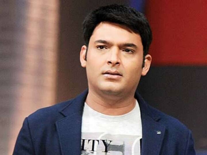 टीवी के फेमस स्टैंड-अप कॉमेडियन कपिल शर्मा, जो अपनी परफेक्ट कॉमिक टाइमिंग के लिए फेमस है. उन्होंने भी पिछले साल अपने कॉमेडी शो - द कपिल शर्मा में कायस्थ समुदाय का मजाक उड़ाया, और बाद में समुदाय की भावनाओं को ठेस पहुंचाने के लिए माफी भी मांग ली थी.