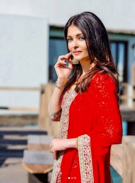 ਇਹ ਸਾਲ 2006 ਦੀ ਗੱਲ ਹੈ ਜਦੋਂ ਨੀਦਰਲੈਂਡਜ਼ ਤੋਂ ਮੁੰਬਈ ਦੇ ਇੱਕ ਡਾਕਘਰ ਵਿੱਚ ਐਸ਼ਵਰਿਆ ਲਈ 16 ਕਿਲੋ ਦਾ ਪਾਰਸਲ ਆਇਆ ਸੀ। ਐਸ਼ਵਰਿਆ ਰਾਏ ਦੇ ਘਰ ਦਾ ਪਤਾ ਪਾਰਸਲ ਤੇ ਲਿਖਿਆ ਹੋਇਆ ਸੀ।