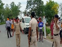 बिहार: तीन लोगों को कुचलते हुए खंभे से टकराई कार, एक की मौत, ड्राइवर की बाल-बाल बची जान