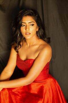 பெண்ணல்ல பெண்ணல்ல ஊதாப்பூ.. சிவந்த கன்னங்கள் ரோசாப்பூ - ஈஷா ரெப்பா