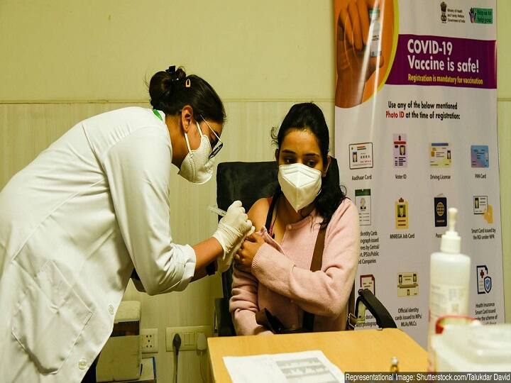 Coronavirus Update: Vaccination done on three Months After Covid Recovery, Says Government Corona Vaccination Update : কোভিড জয়ের ৩ মাস পর ভ্যাকসিন, নয়া সিদ্ধান্ত কেন্দ্রের