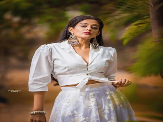 அரளி வெத வாசக்காரி ஆளைக் கொல்லும் பாசக்காரி - ப்ரியாமணி போட்டோ ஆல்பம் அரளி வெத வாசக்காரி ஆளைக் கொல்லும் பாசக்காரி - ப்ரியாமணி போட்டோ ஆல்பம்