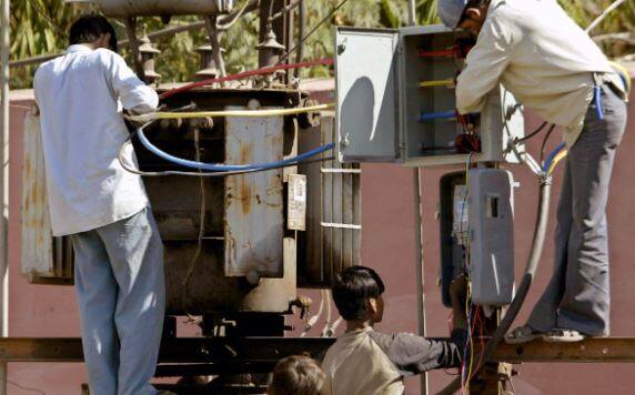 Cyclone Tauktae: Know how many villages have no electricity due to cyclone effect in state Cyclone Tauktae: રાજ્યના કેટલા ગામડાઓમાં હજુ છે અંધારપટ, જાણો મોટા સમાચાર