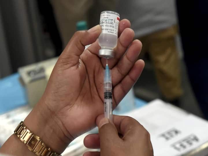 ब्रिटेन सरकार का दावा- भारत में मिले कोरोना के B.1.617.2 वेरिएंट से बचाव के लिए वैक्सीन की दोनों डोज लगवाना जरूरी