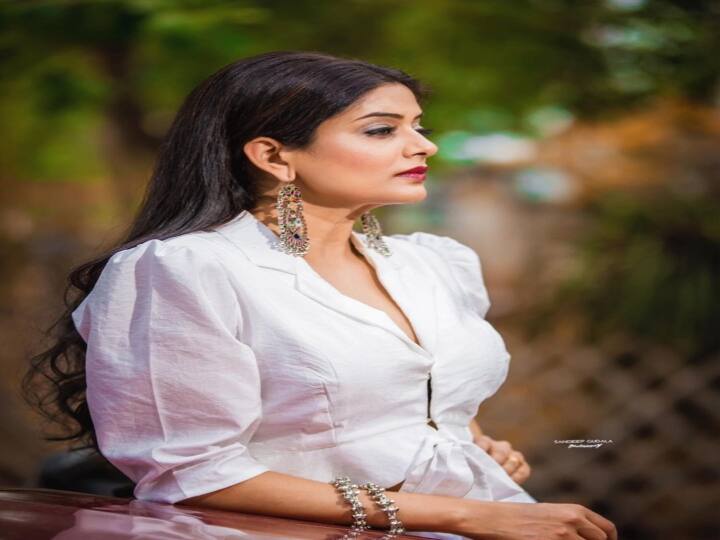 தொரட்டிக் கண்ணு கருவாச்சியே நீ தொட்டா அருவா கரும்பாகுதே