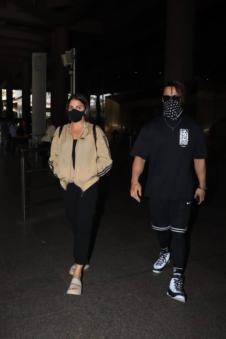 Himanshi and Asim's photos went viral on the internet in no time. Many fans even wondered if the duo is reuniting for a new project.