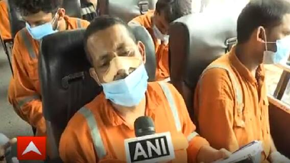 'ઉન લોગો કે કારણ હમ જિંદા હૈ', તોફાનમાં ફસાયેલા વ્યક્તિને ભારતીય નેવીએ બચાવતા રડતા રડતા માન્યો આભાર