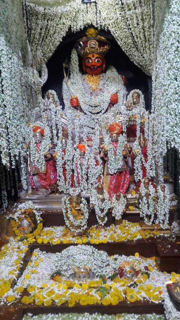 पुणे येथील खंडोबा भक्त श्री सुनील बबनराव पडवळ यांच्यावतीने मोगर्‍याच्या माळा देण्यात आल्या होत्या. यासाठी 70 किलो मोगरा वापरला.