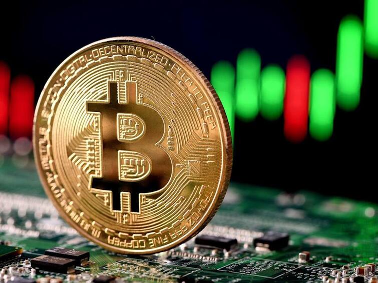 Bitcoin tanks 30% to near $30,000 as selling intensifies following China's crypto warning Bitcoin Cryptocurrency: बिटकॉइन की कीमत में अब तक की सबसे भारी गिरावट, जानिए क्या है इसके पीछे की वजह