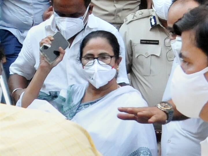 सीएम ममता बनर्जी बोलीं- पीएम मोदी ने दावा किया कि कोरोना के मामले कम हो रहे हैं, तो फिर इतनी मौतें क्यों हो रही हैं?