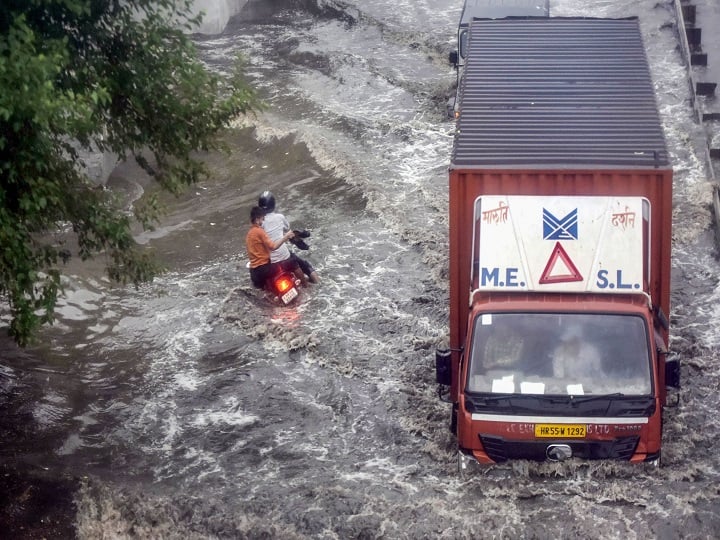 Record-breaking rains in Delhi, so much rain after 45 years, cyclone 'Yas' likely to hit ਦਿੱਲੀ 'ਚ ਰਿਕਾਰਡ ਤੋੜ ਬਾਰਸ਼, 45 ਸਾਲ ਬਾਅਦ ਪਿਆ ਇੰਨਾ ਮੀਂਹ, 'ਤੌਕਤੇ' ਮਗਰੋਂ ਹੁਣ ਚੱਕਰਵਾਤ 'ਯਾਸ' ਆਉਣ ਦੀ ਸੰਭਾਵਨਾ 