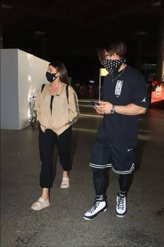 Himanshi khurana ਤੇ Asim Riaz ਇਕੱਠੇ ਏਅਰਪੋਰਟ 'ਤੇ ਹੋਏ ਸਪੋਟ, ਸਾਹਮਣੇ ਆਈਆਂ ਤਸਵੀਰਾਂ 