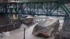 Tauktae के असर से खिसक रहे पहाड़, आसमान से आया मुसीबत वाला मैसेज | High Alert