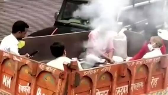 हवन से खत्म होगा कोरोना? कोरोना भगाने के लिए अंधविश्वास-टोटके का सहारा ले रहे लोग । Ghanti Bajao