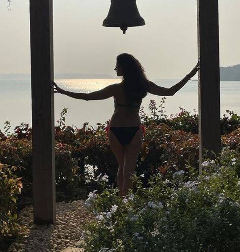 The 44-year-old actress re-defines hotness in these pics and proves that age is just a number. [pic credit: Instagram/Pooja Batra]