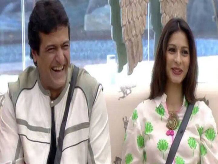 अब बारी आती है आखिरी नाम की और वो है तनीषा मुखर्जी. बिग बॉस के घर में तनीषा मुखर्जी अपने झगड़ों के लिए जानी जाती थीं. शो में तनीषा मुखर्जी ने एक्टर अरमान कोहली से काफी नजदीकियां बढ़ा ली थी. बिग बॉस के घर से बाहर आने के बाद सलमान ने अपनी फिल्म प्रेम रतन धन पायो में उन्हें काम दिया था. इस फिल्म में तनीषा ने नेगेटिव रोल अदा किया था.