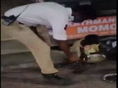 Hyderabad: ट्रैफिक पुलिस ने दो बेघर भूखे बच्चों को दिया अपना लंच बॉक्स, वीडियो वायरल