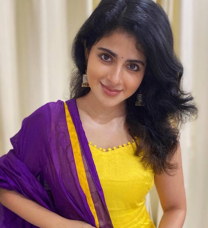 மஞ்சக்காட்டு மைனா... எனை கொஞ்சி கொஞ்சி போனா...