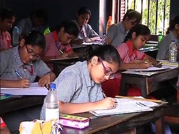 Coronavirus Update: Education Ministerv Bratya Basu Press Conference on examination and corona control in Bengal Bratya Basu Press Conference: বাতিল হচ্ছে না, করোনা নিয়ন্ত্রণে এলেই মাধ্যমিক-উচ্চ মাধ্যমিক পরীক্ষা, জানালেন শিক্ষামন্ত্রী