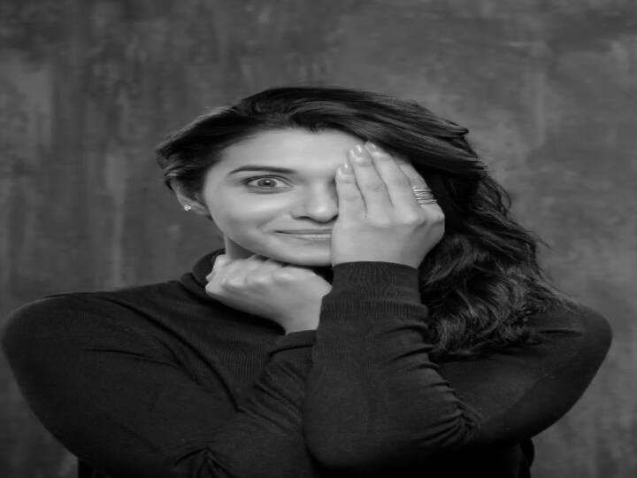 நதி நீரின் மேலே வெளிச்சங்கள் போலே…