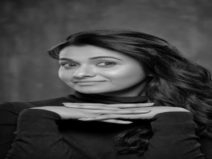 வட்டம் போலே வாழ்ந்தேன் காதல் வாசல் வைக்கிறதே…