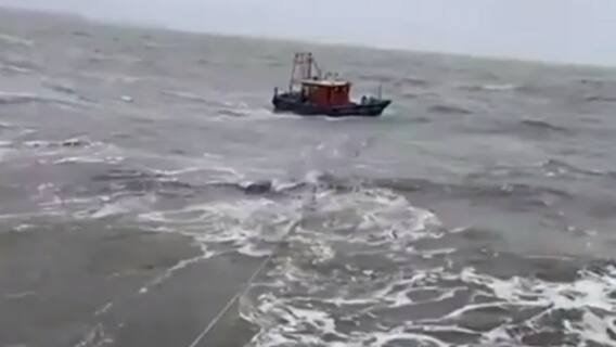 Rescuees narrate horrifying stories of being stranded amid cyclone Tauktae | Sansani (20 May 2021)