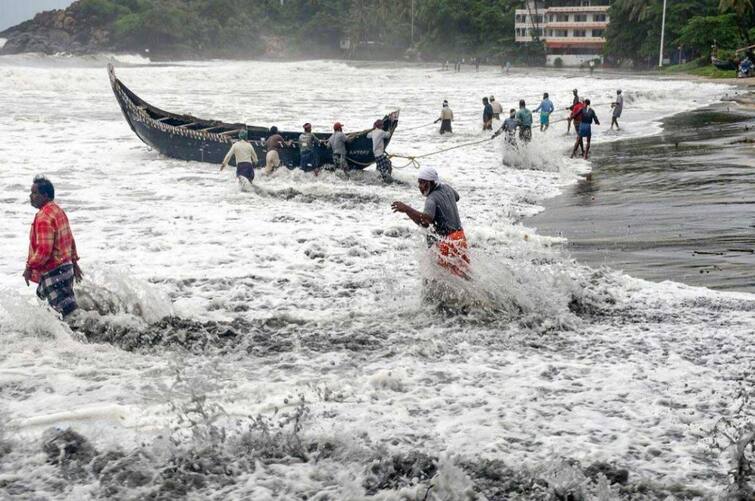 Cyclone Yaas: Storm Likely Hit Odisha by May 26, all coastal districts on high alert Cyclone Yaas: ओडिशा में 26 मई तक तूफान के पहुंचने का अनुमान, सभी तटीय जिले हाई अलर्ट पर 