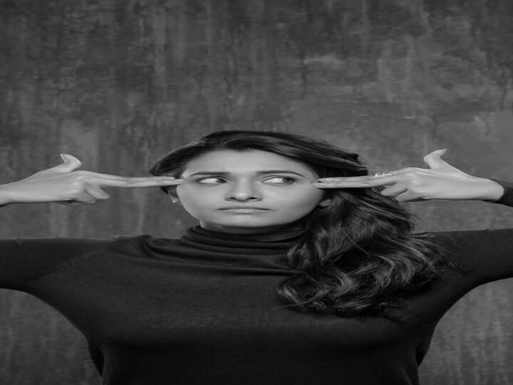 நதி நீரின் மேலே வெளிச்சங்கள் போலே… விழுந்தாயே விரைந்தேனே உருண்டோடினானே…