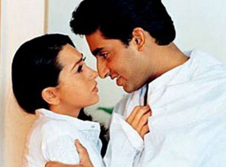 लेकिन सगाई के कुछ समय बाद ही ये रिश्ता टूटने की ख़बरें भी आ गईं जिससे इन दो खानदानों में ही नहीं बल्कि इंडस्ट्री में भी खूब हलचल मची थी. आज सालों बाद भी अभिषेक बच्चन और करिश्मा कपूर के इस टूटे रिश्ते के पीछे की वजह फैंस जानना चाहते हैं. (फोटो - सोशल मीडिया)