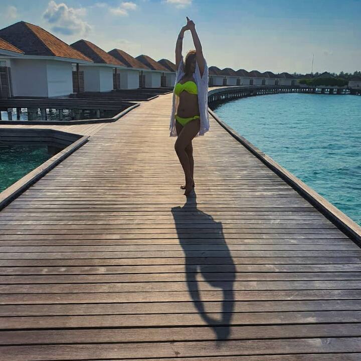 The 'Sasural Simar Ka' actress slipped into a neon bikini while striking a pose for the camera.