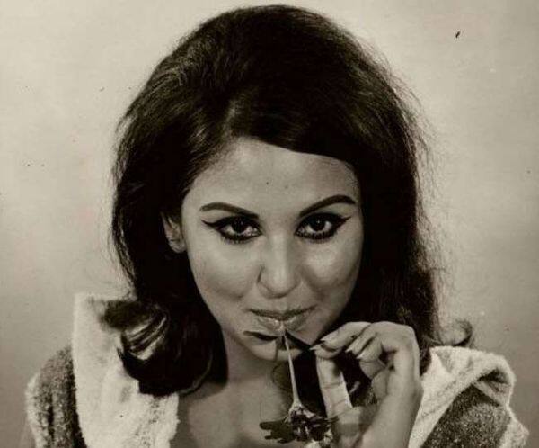 1966 में राजेश खन्ना की मुलाकात अंजू से हुई और वो उन्हें देखते ही दिल दे बैठे. उस समय काका बहुत बड़े स्टार बन चुके थे जबकि अंजू एक स्ट्रगलिंग एक्टर थीं. दोनों रिलेशनशिप में आ गए और लिव इन में रहने लगे.