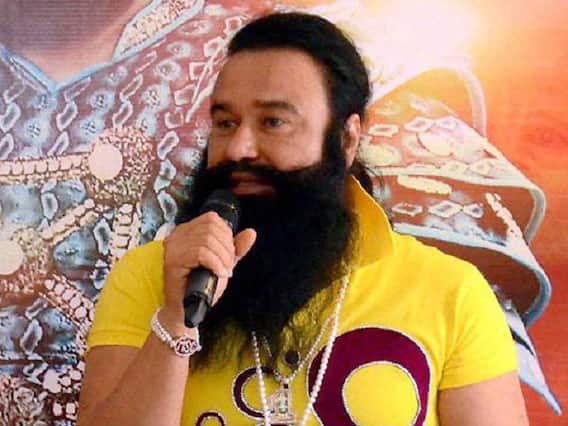 रेप के मामले में दोषी डेरा सच्चा सौदा चीफ राम रहीम को बीमार मां से मिलने के लिए मिली पेरोल रेप के मामले में दोषी डेरा सच्चा सौदा चीफ राम रहीम को बीमार मां से मिलने के लिए मिली पेरोल