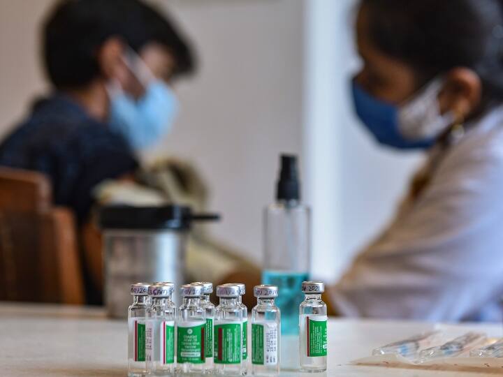 Serum Institute of India executive director Suresh Jadhav on shortage of Coronavirus vaccines सरकार ने बिना वैक्सीन की उपलब्धता और WHO गाइडलाइन्स पर विचार किए सभी को वैक्सीनेशन की इजाजत दे दी- सीरम इंस्टीट्यूट