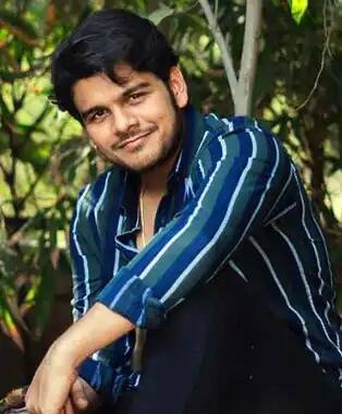 શૉમાં જેઠાલાલ અને દયાબેનના દીકરા ટપ્પૂ એટલે કે ભવ્યા ગાંધીની પાસે Audi A4 છે.