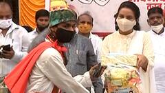 Amruta Fadnavis | अमृता फडणवीस यांच्याकडून धारावीमध्ये कलाकारांना रेशन किटचे वाटप