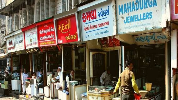 Ahmedabad: વેપારીઓના ધંધાની ગાડી આવી ફરી પાટા પર, શું કહ્યું વેપારીઓએ?