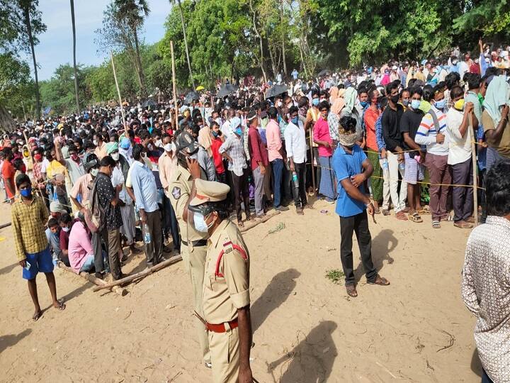 Ayurvedic cure for COVID draws large crowds in Nellore Andhra Pradesh आंध्र प्रदेश: कोरोना की आयुर्वेदिक दवा के लिए उमड़ी भीड़, पड़ोसी राज्यों से भी आए लोग