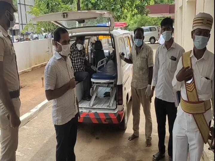 sivaganga insurance issues for corona patient who arrives in ambulance in scene காப்பீட்டு அட்டையை கேட்டு அலைக்கழித்த அலுவலர்கள் : ஆம்புலன்ஸில் வந்திறங்கிய கொரோனா நோயாளி..