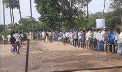 ਕੋਰੋਨਾ ਦੀ ਆਯੁਰਵੇਦਿਕ ਦਵਾਈ ਲਈ ਇਕੱਠੀ ਹੋਈ ਵੱਡੀ ਭੀੜ, ਗੁਆਂਢੀ ਰਾਜਾਂ ਤੋਂ ਵੀ ਆਏ ਲੋਕ