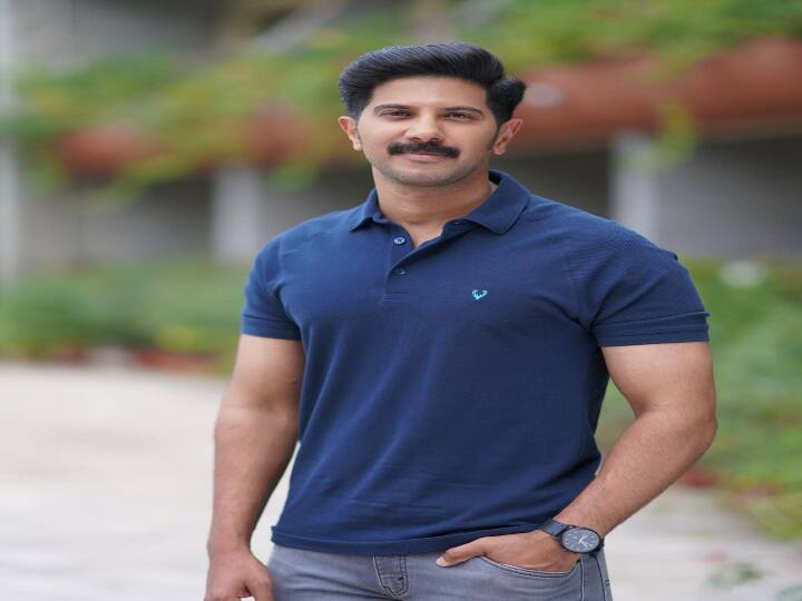 மலையாள மொழியில வெளியான கம்மட்டிபடம்னு ஒரு திரைப்படத்துக்காக பல நடிகர்கள் தங்களோட உடலமைப்ப மாத்திக்கிட்டாங்க. துல்கர் இதுக்காக 15 கிலோ குறைச்சிருக்கார்