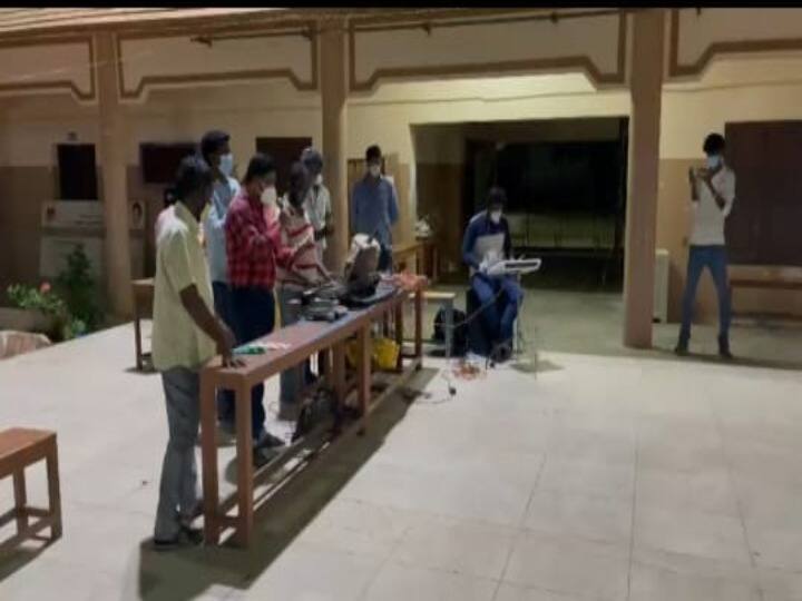 vaniyampadi covid hospital using laughing music therapy to treat coronavirus patients வாணியம்பாடி கொரோனா மருத்துவமனை புது முயற்சி.. ஆடல் பாடல் என சிகிச்சை