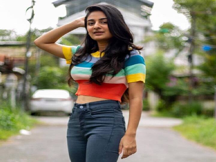 டி சர்ட் , ஜீன் காம்பினேஷனில் ஒரு க்ளிக்..