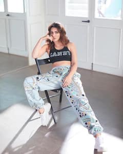 Jacqueline Fernandez से लेकर Alia Bhatt तक, बी-टाउन एक्ट्रेस ने मिक्स-एंड-मैच Outfit पहनकर लूटा फैंस का दिल