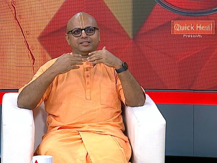 आजच्या पीढीत सर्वांना रिझल्ट लवकर पाहिजे असतात. त्यांना डोंगराच्या टोकावर पोहोचायचंय पण डोंगर चढायचा नाहीय. पीढी हुशार आहे यात वाद नाही, त्यांची स्वप्न चांगली आहेत मात्र त्यांना मेहनत न करता यश हवंय. आयुष्यात संघर्ष असतो, फार युद्ध लढावी लागतात.